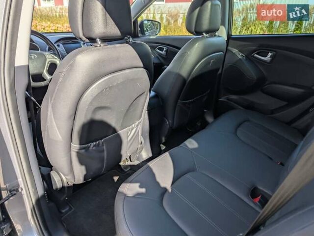 Сірий Хендай іх35, об'ємом двигуна 2 л та пробігом 113 тис. км за 16950 $, фото 46 на Automoto.ua