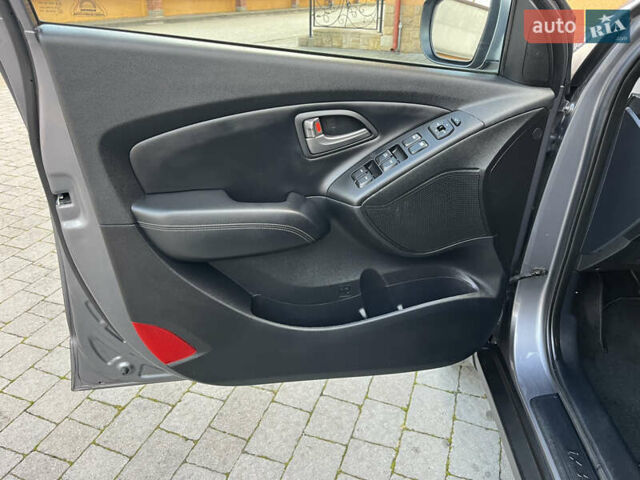 Серый Хендай их35, объемом двигателя 1.7 л и пробегом 187 тыс. км за 14800 $, фото 17 на Automoto.ua