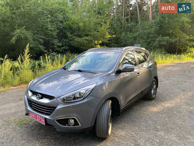 Серый Хендай их35, объемом двигателя 2 л и пробегом 227 тыс. км за 15299 $, фото 1 на Automoto.ua