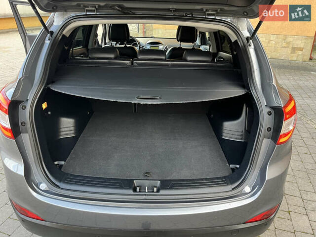 Серый Хендай их35, объемом двигателя 1.7 л и пробегом 187 тыс. км за 14800 $, фото 23 на Automoto.ua