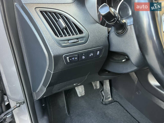 Серый Хендай их35, объемом двигателя 1.7 л и пробегом 187 тыс. км за 14800 $, фото 14 на Automoto.ua