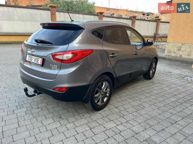 Серый Хендай их35, объемом двигателя 1.7 л и пробегом 187 тыс. км за 14800 $, фото 5 на Automoto.ua