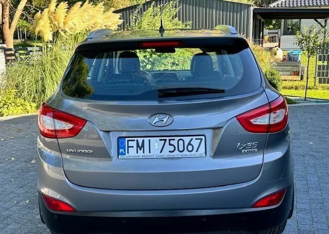 Серый Хендай их35, объемом двигателя 1.7 л и пробегом 119 тыс. км за 8800 $, фото 4 на Automoto.ua