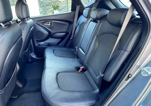 Серый Хендай их35, объемом двигателя 1.7 л и пробегом 119 тыс. км за 8800 $, фото 7 на Automoto.ua