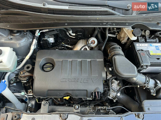 Серый Хендай их35, объемом двигателя 1.7 л и пробегом 187 тыс. км за 14800 $, фото 34 на Automoto.ua