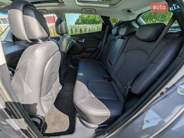 Сірий Хендай іх35, об'ємом двигуна 2 л та пробігом 113 тис. км за 16950 $, фото 47 на Automoto.ua