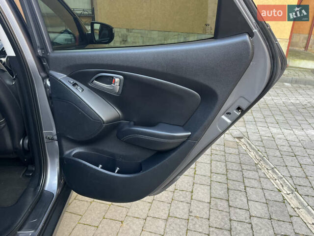 Серый Хендай их35, объемом двигателя 1.7 л и пробегом 187 тыс. км за 14800 $, фото 26 на Automoto.ua