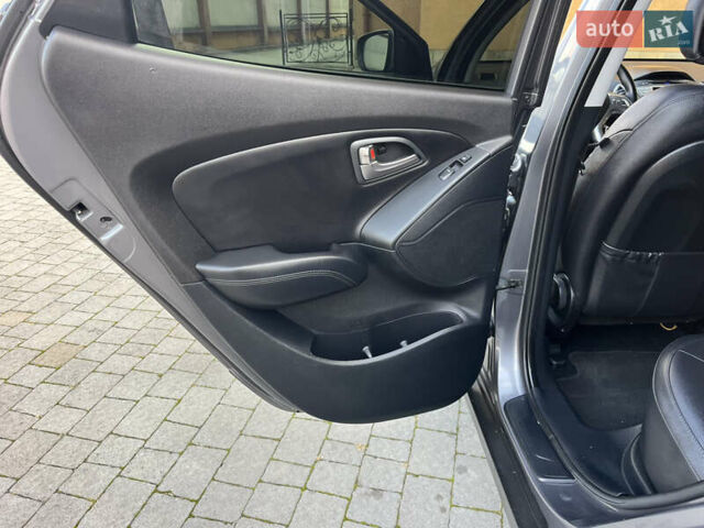 Серый Хендай их35, объемом двигателя 1.7 л и пробегом 187 тыс. км за 14800 $, фото 20 на Automoto.ua