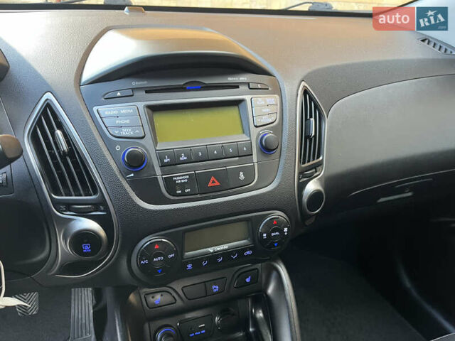 Серый Хендай их35, объемом двигателя 1.7 л и пробегом 187 тыс. км за 14800 $, фото 38 на Automoto.ua