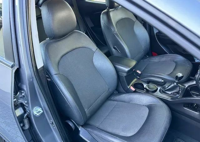 Серый Хендай их35, объемом двигателя 1.7 л и пробегом 119 тыс. км за 8800 $, фото 14 на Automoto.ua