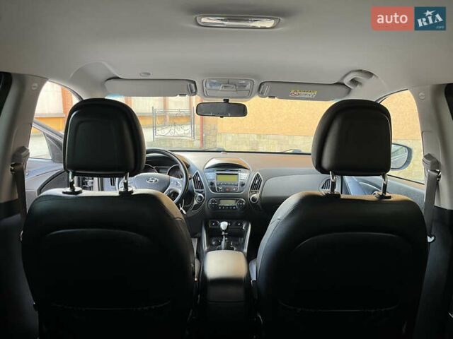 Серый Хендай их35, объемом двигателя 1.7 л и пробегом 187 тыс. км за 14800 $, фото 25 на Automoto.ua