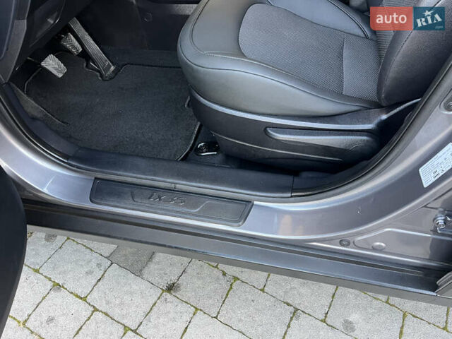 Серый Хендай их35, объемом двигателя 1.7 л и пробегом 187 тыс. км за 14800 $, фото 18 на Automoto.ua