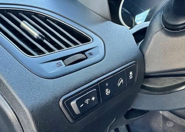 Серый Хендай их35, объемом двигателя 1.7 л и пробегом 119 тыс. км за 8800 $, фото 10 на Automoto.ua