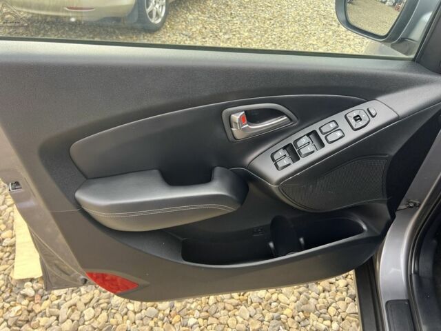 Сірий Хендай іх35, об'ємом двигуна 1.7 л та пробігом 187 тис. км за 14599 $, фото 6 на Automoto.ua