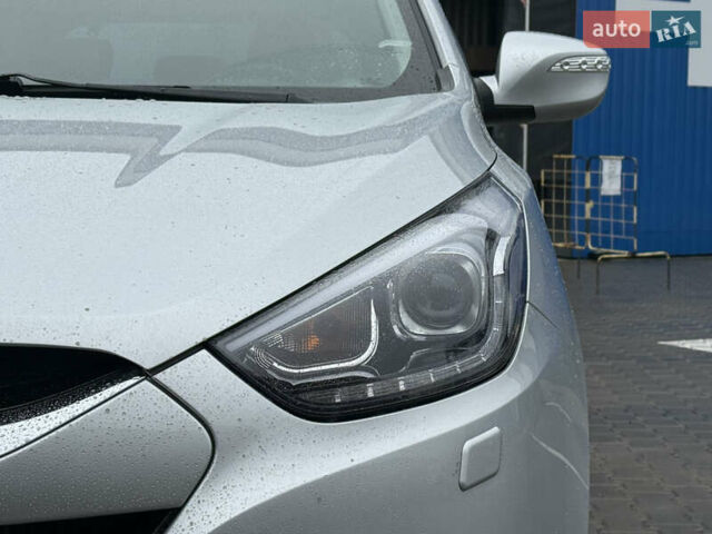 Сірий Хендай іх35, об'ємом двигуна 2 л та пробігом 192 тис. км за 15850 $, фото 16 на Automoto.ua