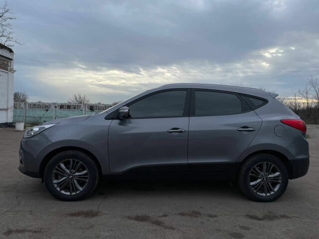 Серый Хендай их35, объемом двигателя 1.7 л и пробегом 293 тыс. км за 12950 $, фото 3 на Automoto.ua