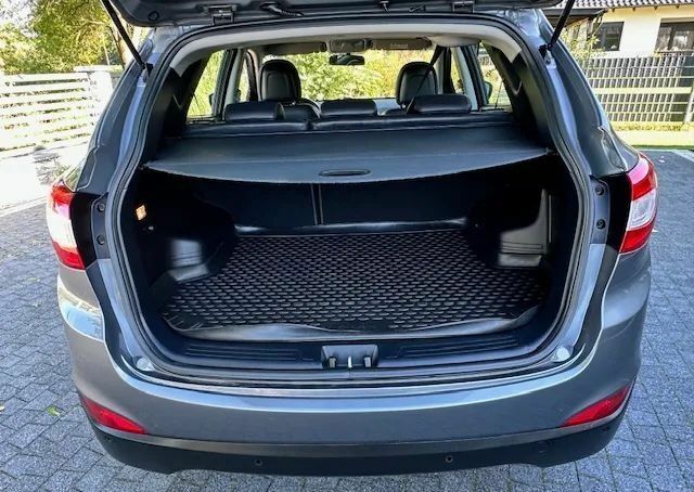 Серый Хендай их35, объемом двигателя 1.7 л и пробегом 119 тыс. км за 8800 $, фото 6 на Automoto.ua