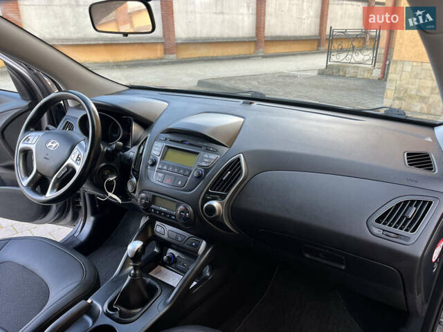 Серый Хендай их35, объемом двигателя 1.7 л и пробегом 187 тыс. км за 14800 $, фото 30 на Automoto.ua