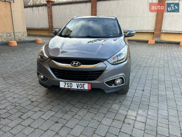 Серый Хендай их35, объемом двигателя 1.7 л и пробегом 187 тыс. км за 14800 $, фото 1 на Automoto.ua