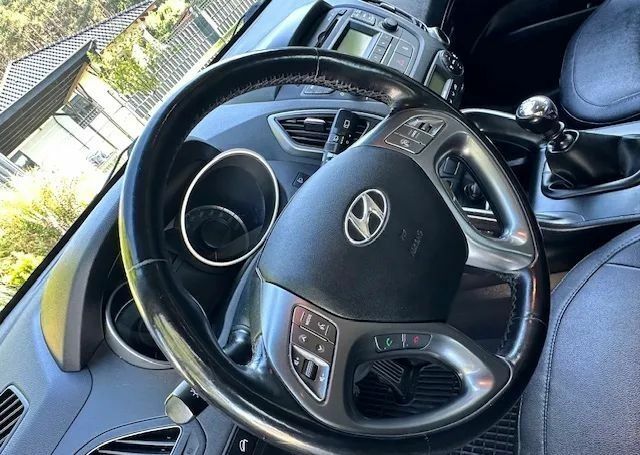 Серый Хендай их35, объемом двигателя 1.7 л и пробегом 119 тыс. км за 8800 $, фото 11 на Automoto.ua