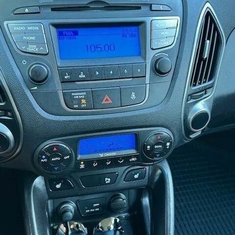 Серый Хендай их35, объемом двигателя 1.7 л и пробегом 119 тыс. км за 8800 $, фото 16 на Automoto.ua