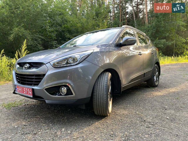 Серый Хендай их35, объемом двигателя 2 л и пробегом 227 тыс. км за 15299 $, фото 4 на Automoto.ua