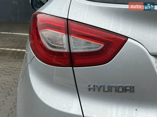 Сірий Хендай іх35, об'ємом двигуна 2 л та пробігом 192 тис. км за 15850 $, фото 23 на Automoto.ua