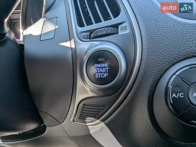 Сірий Хендай іх35, об'ємом двигуна 2 л та пробігом 113 тис. км за 16950 $, фото 39 на Automoto.ua