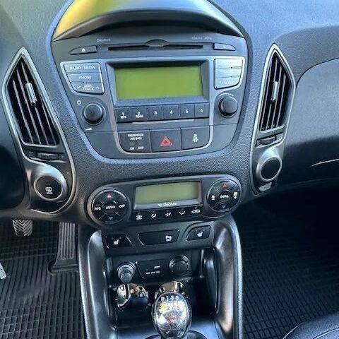 Серый Хендай их35, объемом двигателя 1.7 л и пробегом 119 тыс. км за 8800 $, фото 13 на Automoto.ua