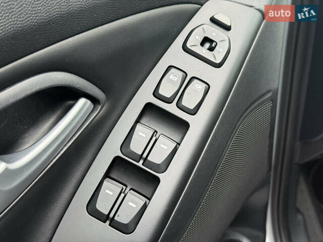 Сірий Хендай іх35, об'ємом двигуна 2 л та пробігом 192 тис. км за 15850 $, фото 31 на Automoto.ua