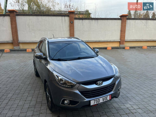 Серый Хендай их35, объемом двигателя 1.7 л и пробегом 187 тыс. км за 14800 $, фото 10 на Automoto.ua