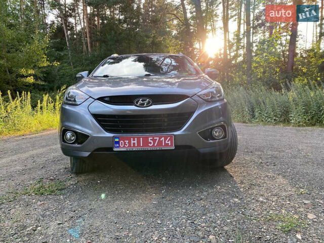 Серый Хендай их35, объемом двигателя 2 л и пробегом 227 тыс. км за 15299 $, фото 3 на Automoto.ua