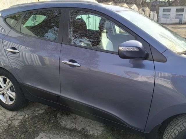 Синий Хендай их35, объемом двигателя 2 л и пробегом 148 тыс. км за 13000 $, фото 4 на Automoto.ua