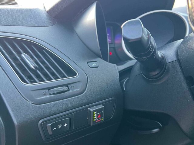 Синий Хендай их35, объемом двигателя 2 л и пробегом 248 тыс. км за 9916 $, фото 5 на Automoto.ua