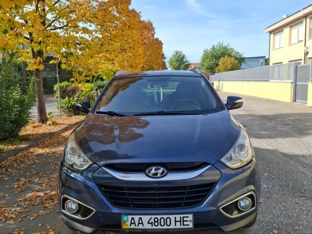 Синий Хендай их35, объемом двигателя 2 л и пробегом 103 тыс. км за 11000 $, фото 3 на Automoto.ua