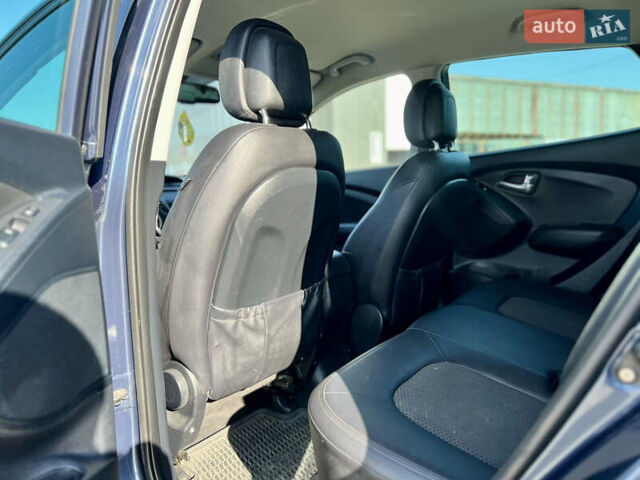 Синий Хендай их35, объемом двигателя 1.7 л и пробегом 263 тыс. км за 10800 $, фото 17 на Automoto.ua