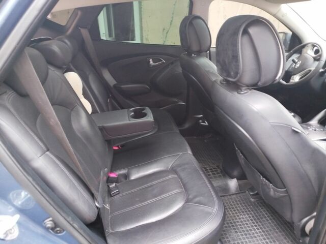 Синий Хендай их35, объемом двигателя 2 л и пробегом 200 тыс. км за 11000 $, фото 7 на Automoto.ua