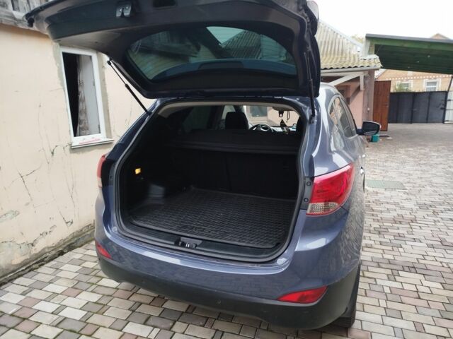 Синий Хендай их35, объемом двигателя 2 л и пробегом 200 тыс. км за 11000 $, фото 4 на Automoto.ua