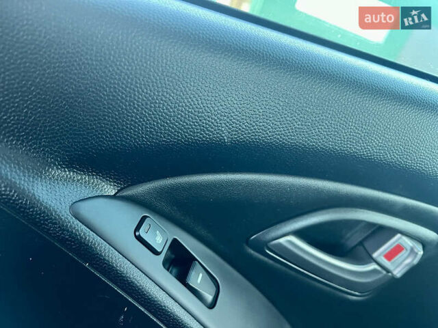 Синий Хендай их35, объемом двигателя 1.7 л и пробегом 263 тыс. км за 10800 $, фото 28 на Automoto.ua