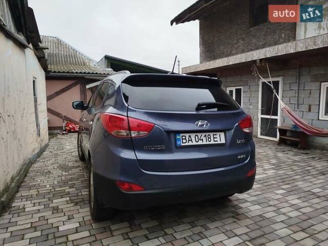 Синий Хендай их35, объемом двигателя 2 л и пробегом 200 тыс. км за 11000 $, фото 2 на Automoto.ua
