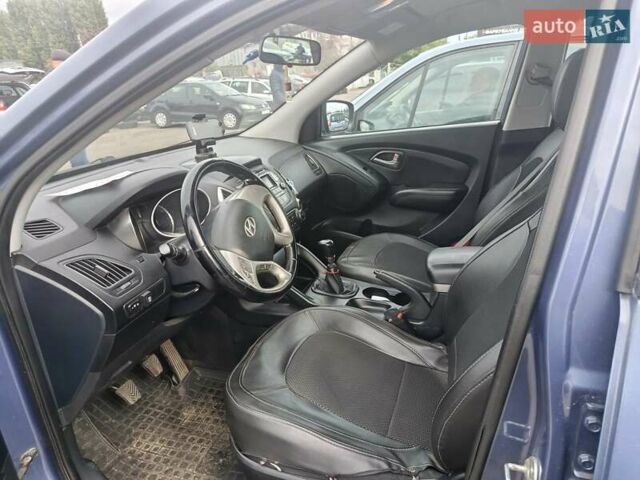 Синий Хендай их35, объемом двигателя 2 л и пробегом 178 тыс. км за 11200 $, фото 5 на Automoto.ua