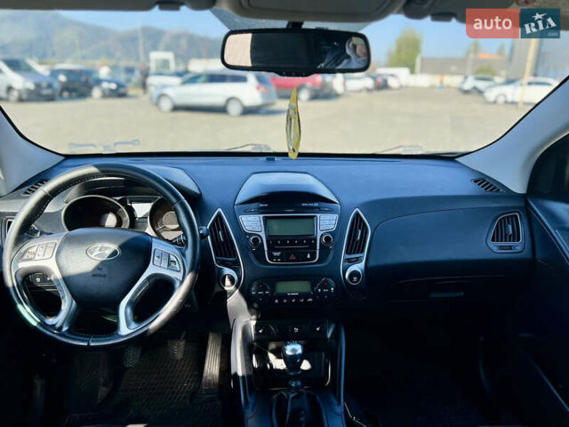 Синий Хендай их35, объемом двигателя 1.7 л и пробегом 263 тыс. км за 10800 $, фото 19 на Automoto.ua