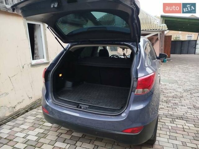 Синий Хендай их35, объемом двигателя 2 л и пробегом 200 тыс. км за 11000 $, фото 3 на Automoto.ua