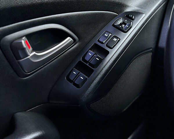 Синий Хендай их35, объемом двигателя 2 л и пробегом 158 тыс. км за 13999 $, фото 10 на Automoto.ua