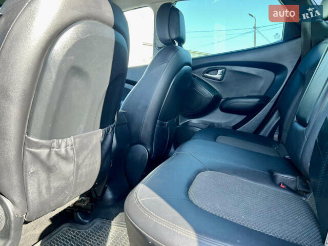 Синий Хендай их35, объемом двигателя 1.7 л и пробегом 263 тыс. км за 10800 $, фото 18 на Automoto.ua