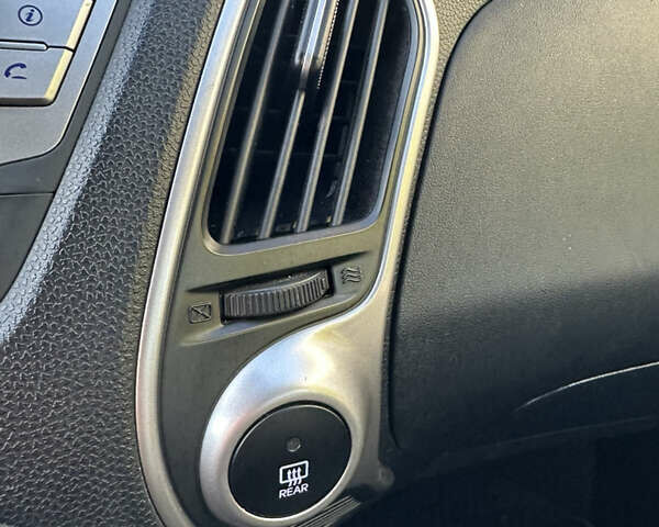 Синій Хендай іх35, об'ємом двигуна 2 л та пробігом 179 тис. км за 12999 $, фото 26 на Automoto.ua