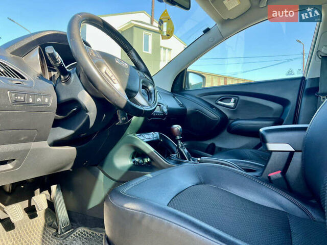 Синий Хендай их35, объемом двигателя 1.7 л и пробегом 263 тыс. км за 10800 $, фото 21 на Automoto.ua