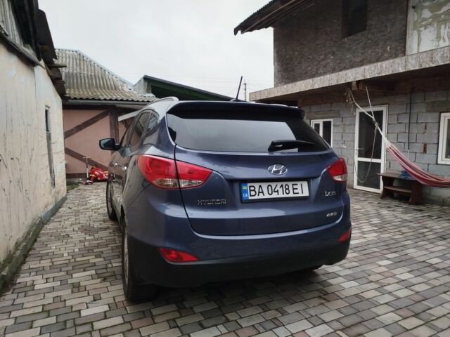 Синий Хендай их35, объемом двигателя 2 л и пробегом 200 тыс. км за 11000 $, фото 3 на Automoto.ua