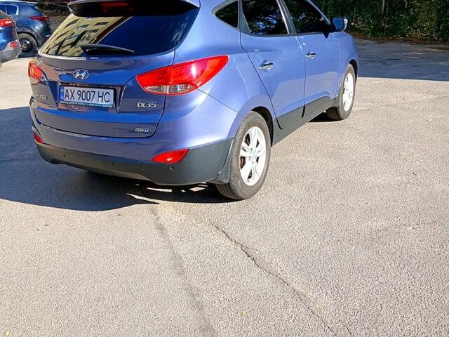 Синий Хендай их35, объемом двигателя 2 л и пробегом 152 тыс. км за 11500 $, фото 2 на Automoto.ua