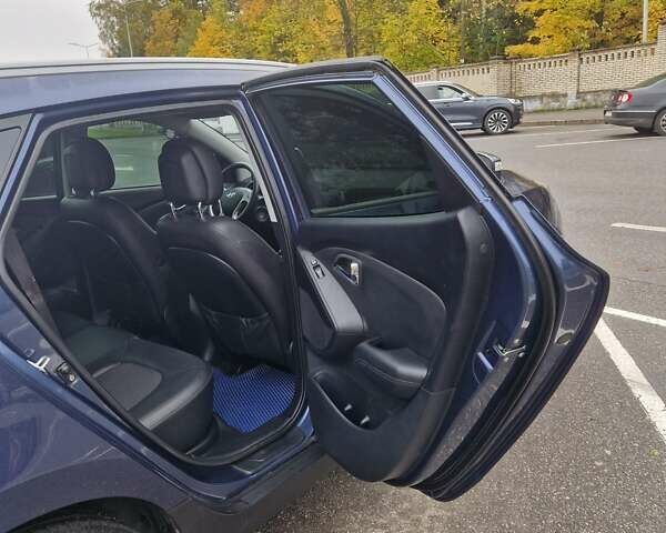 Синий Хендай их35, объемом двигателя 2 л и пробегом 138 тыс. км за 11500 $, фото 27 на Automoto.ua